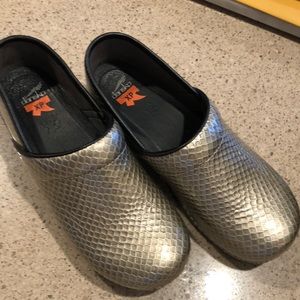 Women’s Dansko gold colored shoes size 41